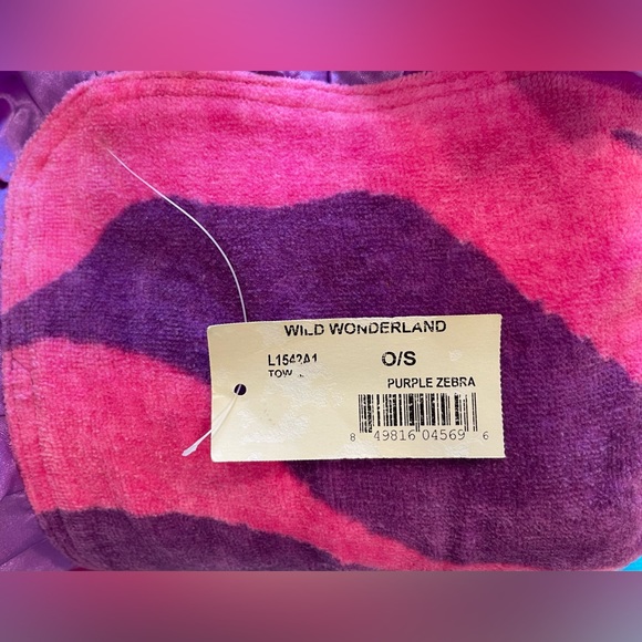 NWT Beach Bunny 🌊🐰 Towel - Picture 6 of 6